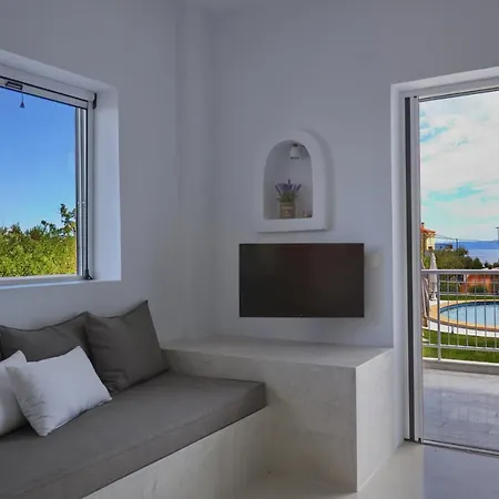 別荘 Family Maisonette With Pool #4 *