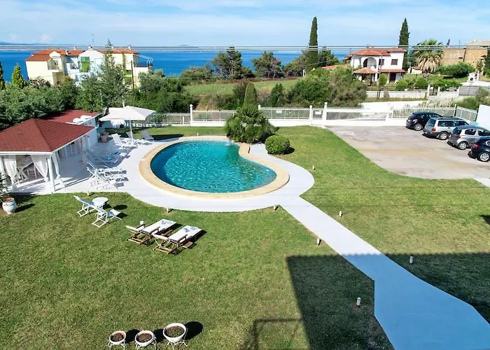 Family Maisonette With Pool #4 Tatil Evi *