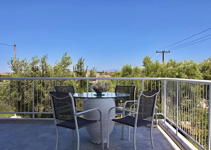 Family Maisonette With Pool #4 Casa vacanze *